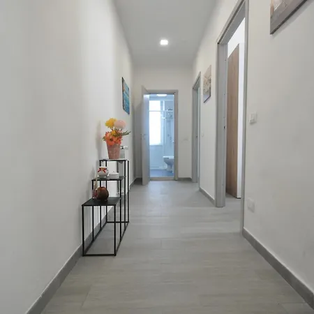 George House 1 Km Station Apartment La Spezia