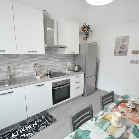 George House 1 Km Station * La Spezia