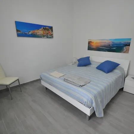 George House 1 Km Station * La Spezia