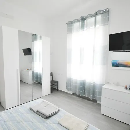 George House 1 Km Station La Spezia