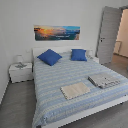 George House 1 Km Station Apartment *