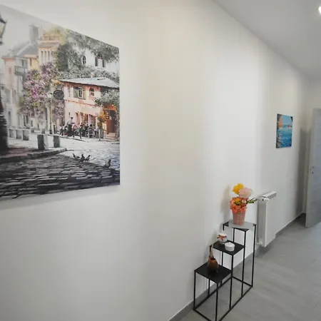 George House 1 Km Station La Spezia
